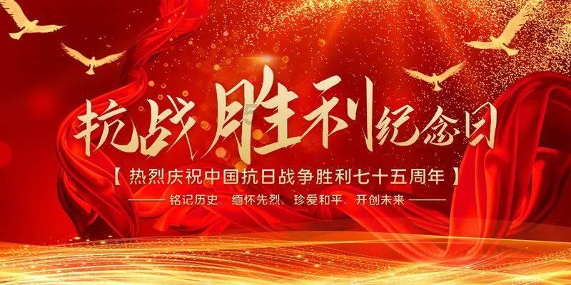 54岁李嘉欣真实状态曝光,与老公出席活动,走到哪手牵到哪